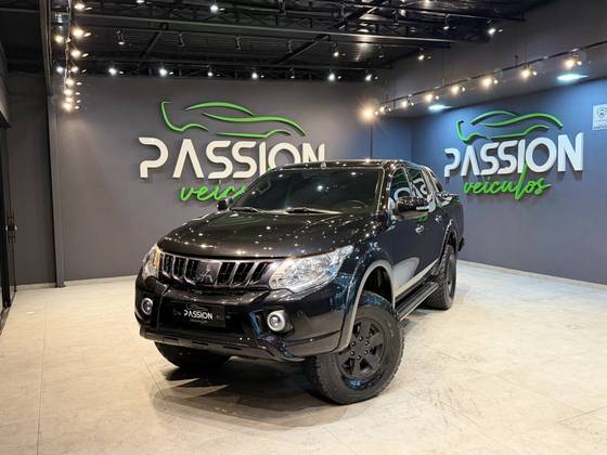 MITSUBISHI L200 TRITON 2.4 16V TURBO DIESEL SPORT HPE-S CD 4P 4X4 AUTOMÁTICO